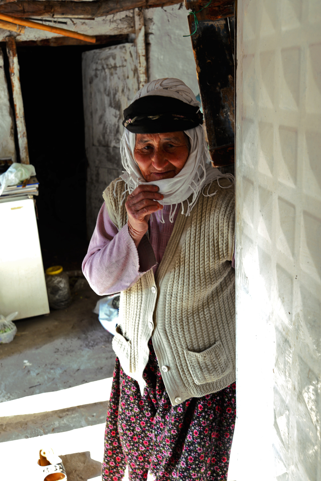 AF Nikkor 20mm f/2.8 sample photo. Köy kadını photography