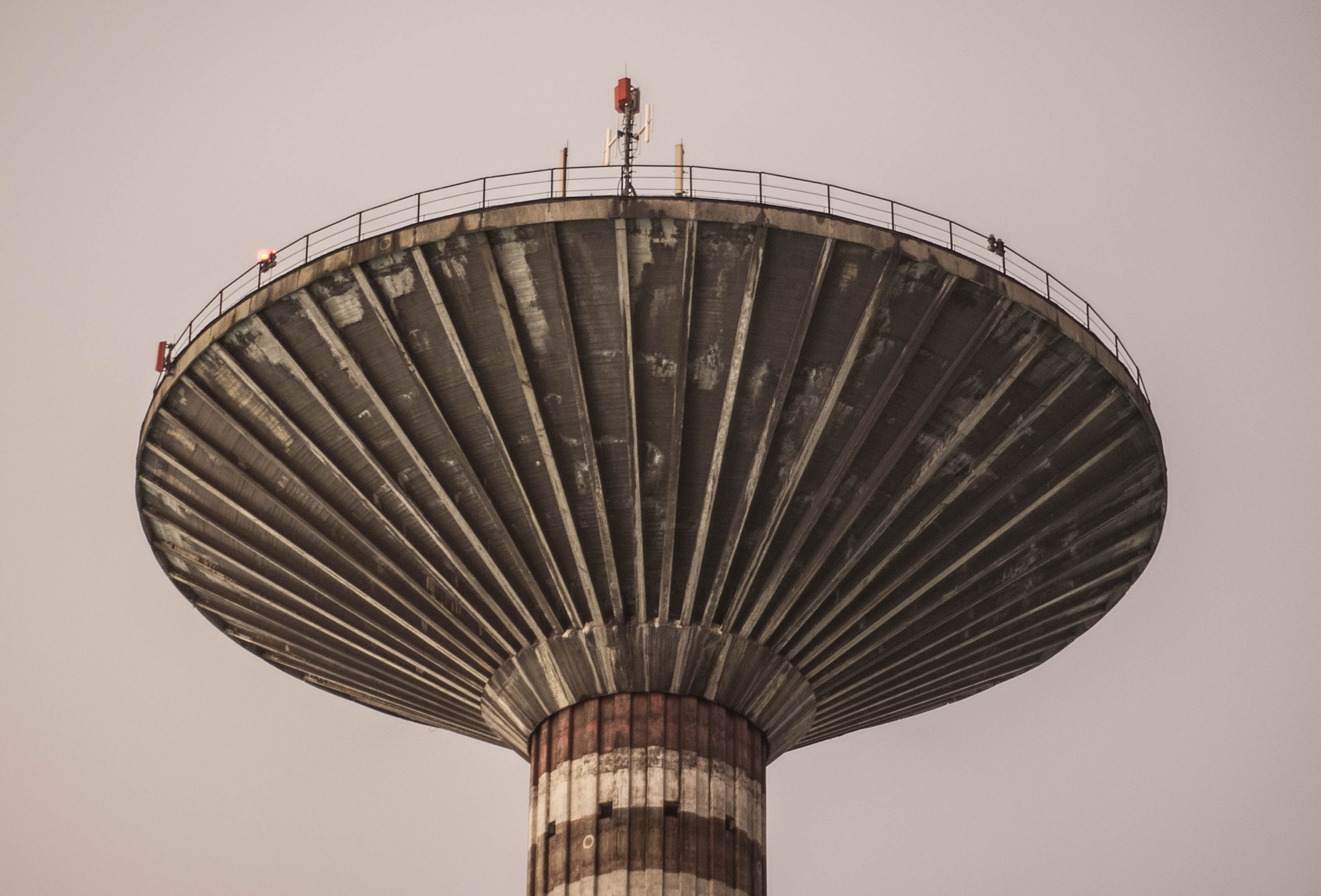 Sony Alpha DSLR-A200 + Minolta AF 50mm F1.7 sample photo. Water tower photography