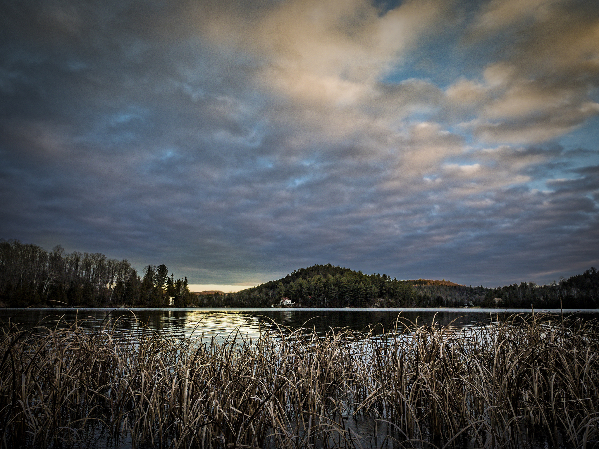 Olympus OM-D E-M5 II + OLYMPUS M.12mm F2.0 sample photo. St. pierre de wakefield - québec photography