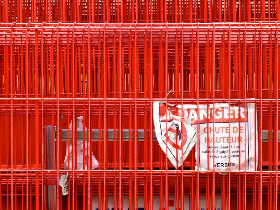 Leica V-Lux 40 sample photo. Red fences photography