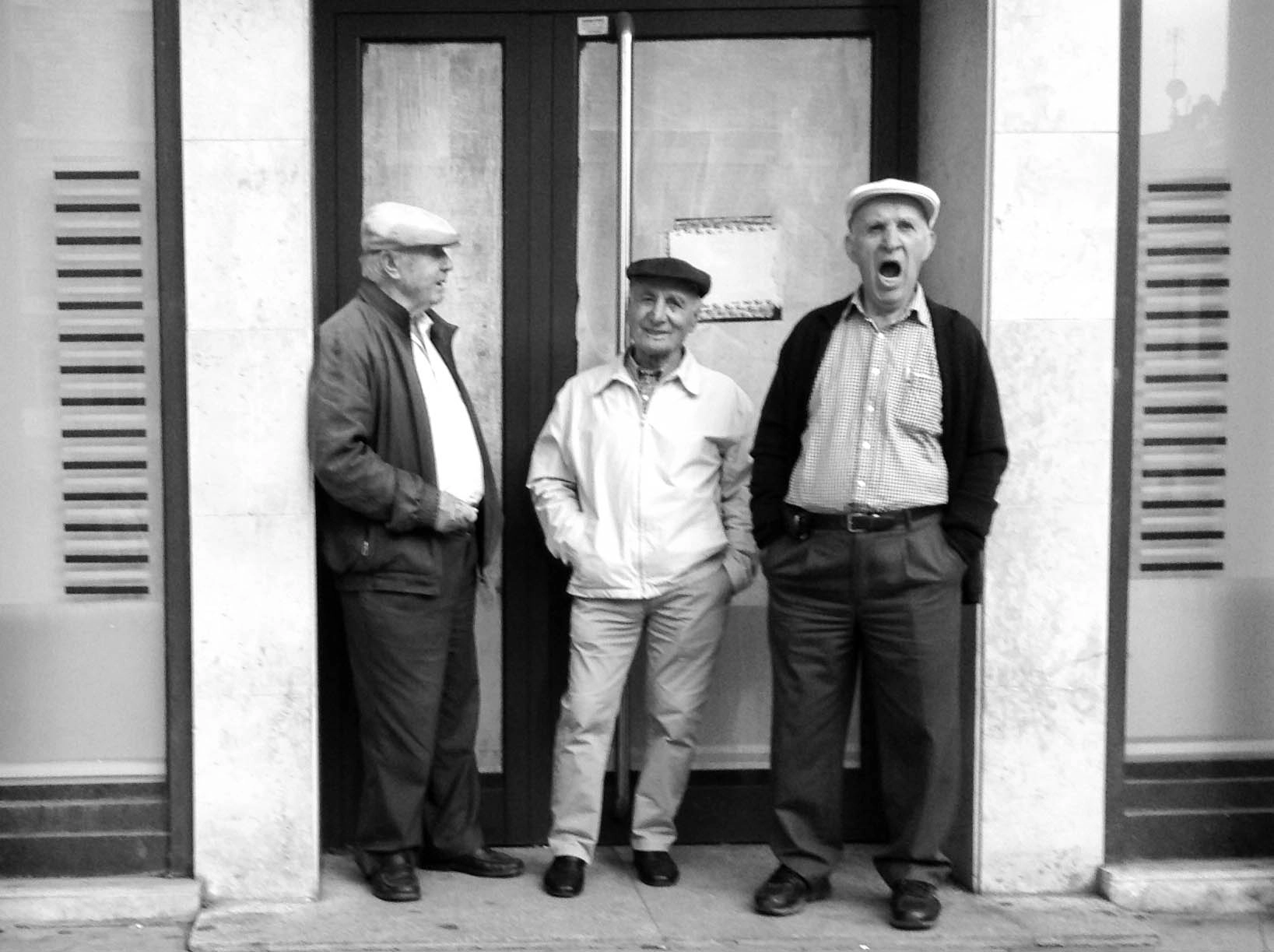 iPad mini back camera 3.3mm f/2.4 sample photo. Three men and a yawn photography