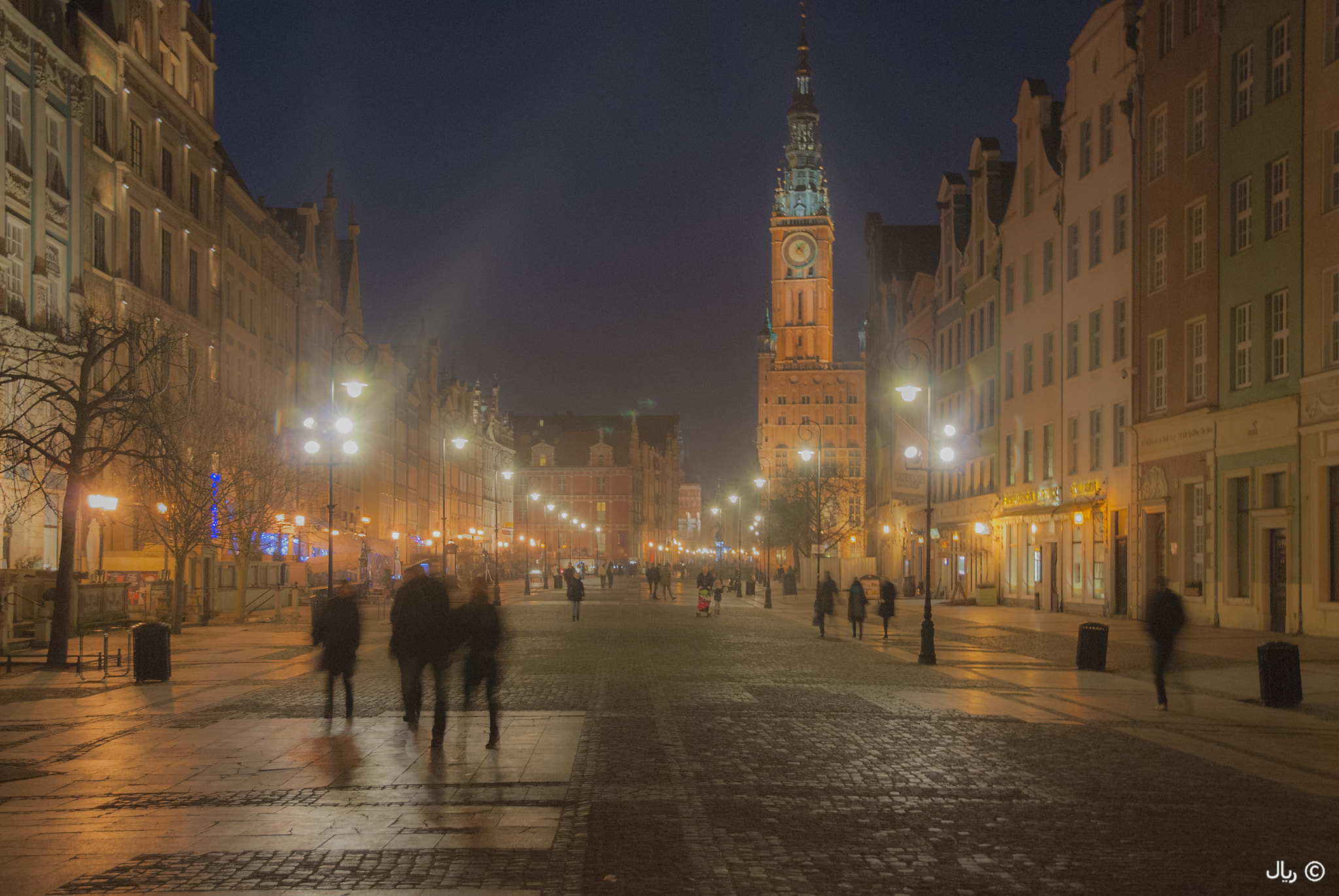 Nikon D200 + Nikon AF-S DX Nikkor 16-85mm F3.5-5.6G ED VR sample photo. Misty gdansk old town photography