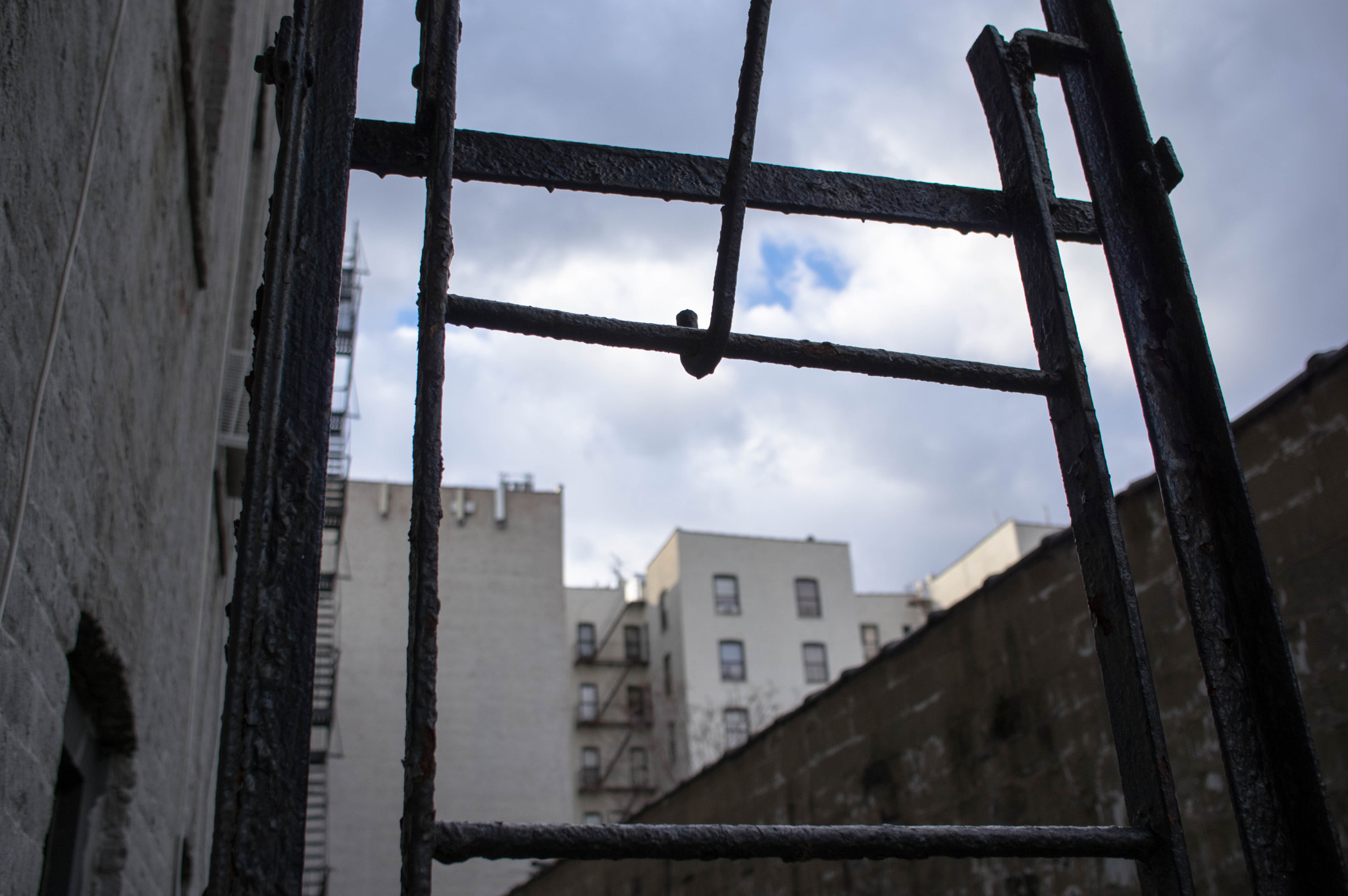 HD Pentax DA 21mm F3.2 AL Limited sample photo. Escaping photography