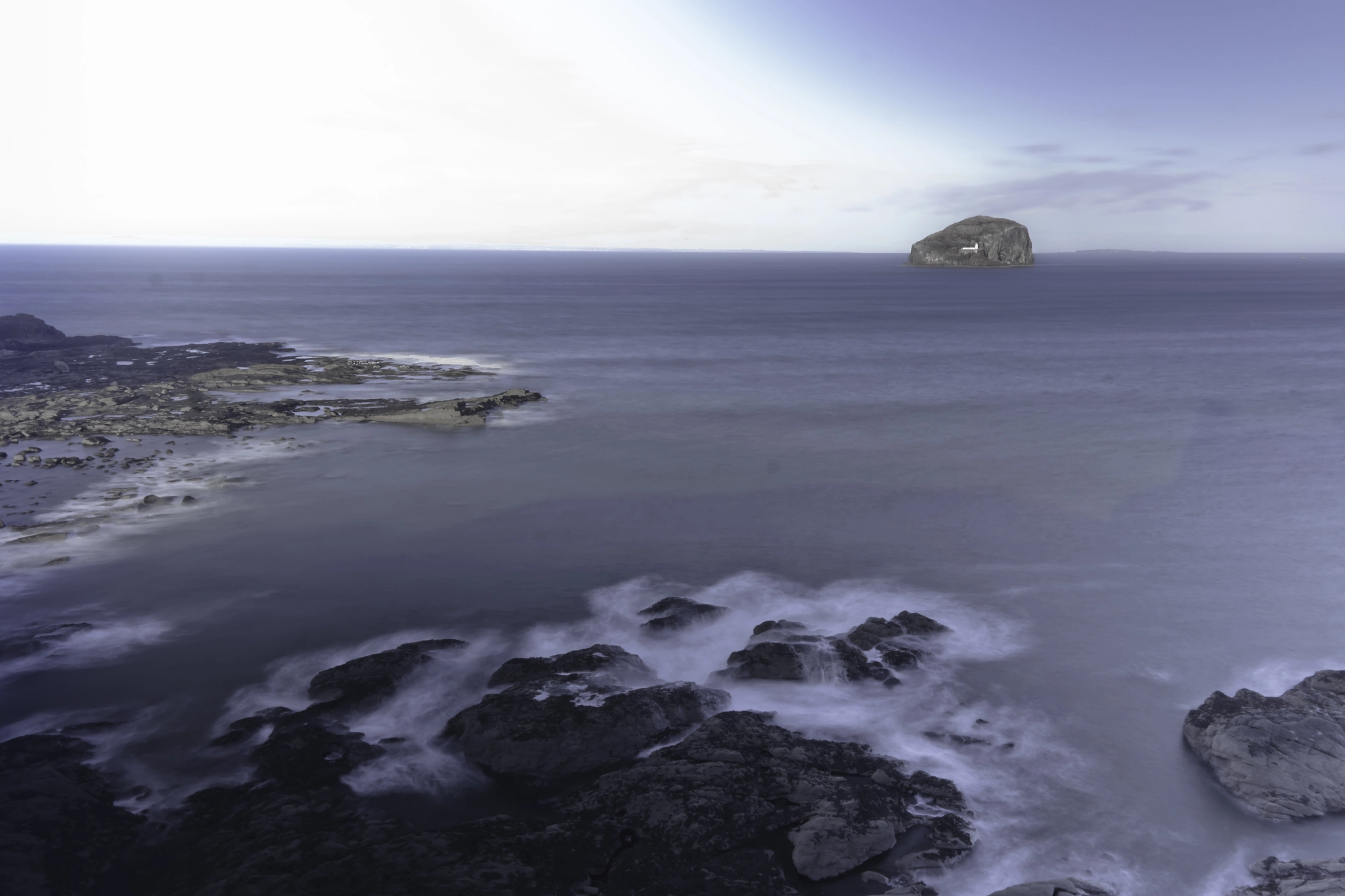 Samsung NX1000 + Samsung NX 16mm F2.4 Pancake sample photo. Bass rock seascape photography