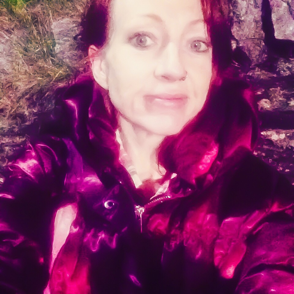 Hipstamatic 304 sample photo. Selfie in the cold photography