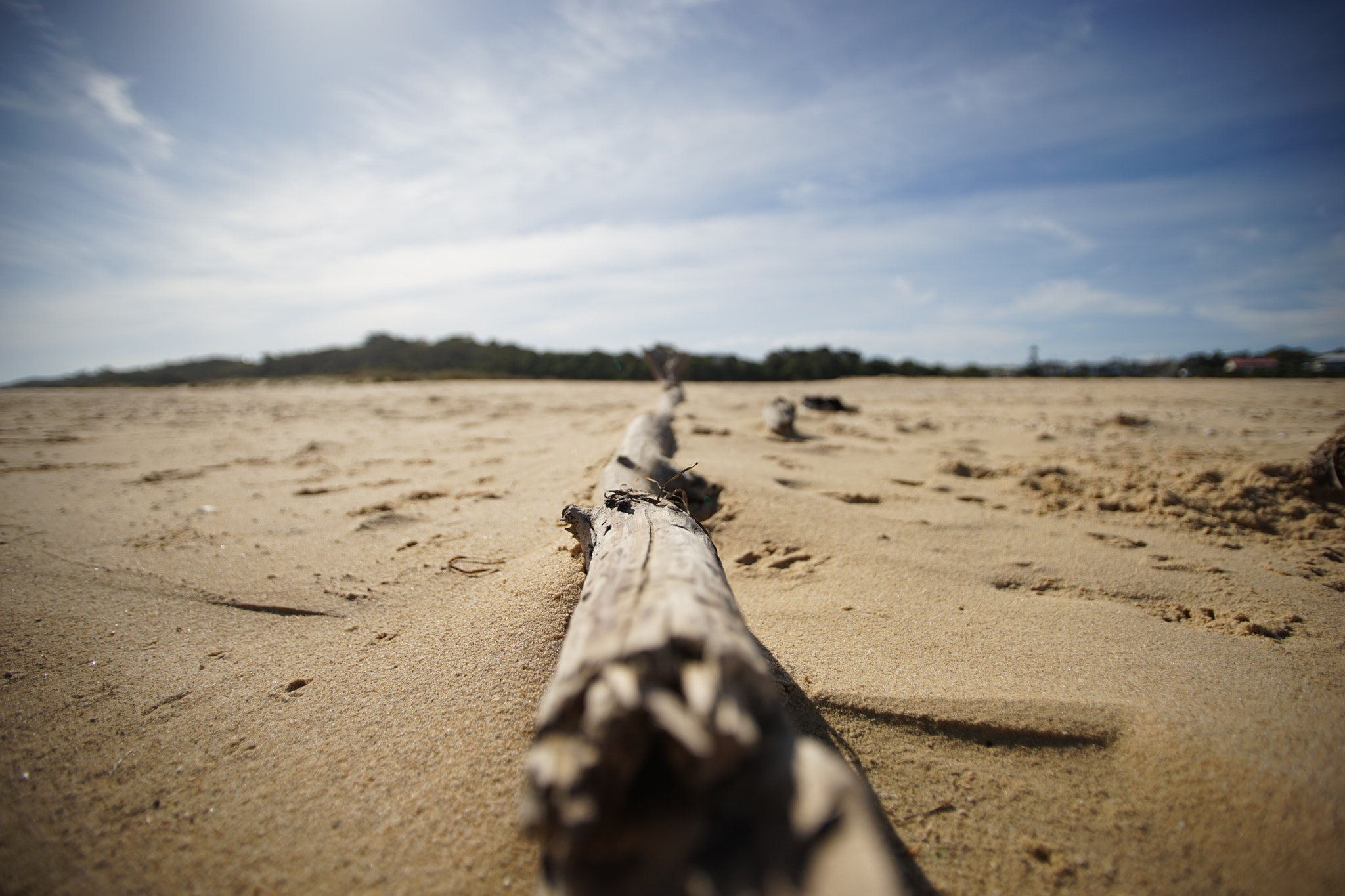 Sony a7 + Minolta AF 17-35mm F2.8-4 (D) sample photo. Things on the beach photography