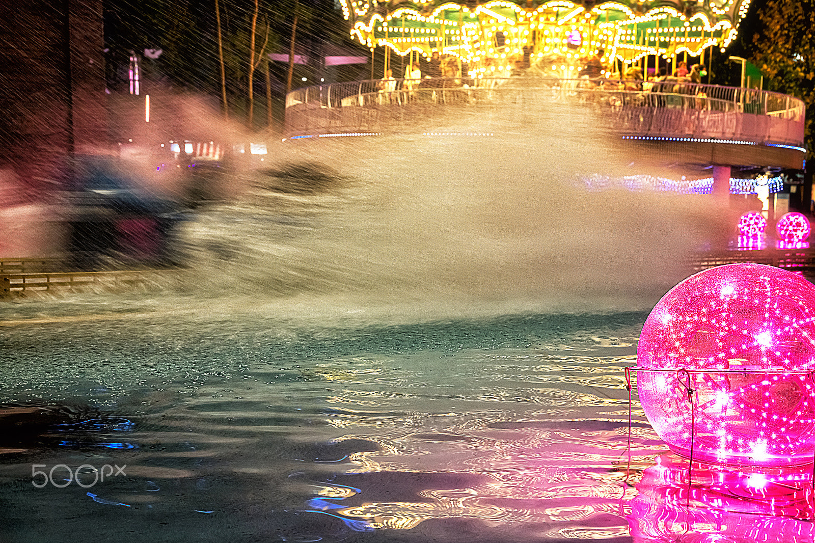 Sigma 24-105mm f/4 DG OS HSM | A sample photo. Christmas lighting and a water attraction photography