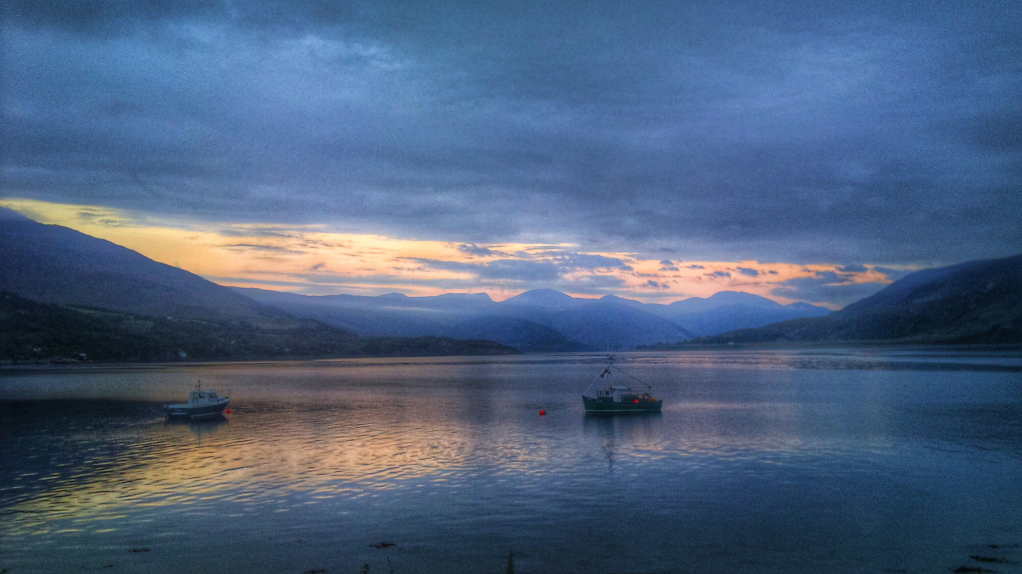 Sony Ericsson U10i sample photo. View from ullapool photography
