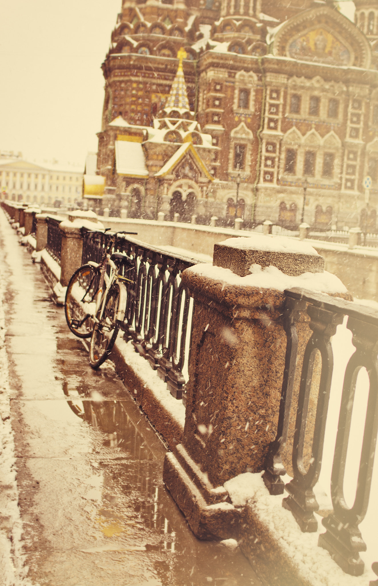 Nikon D7000 + Nikon AF-S Nikkor 28mm F1.8G sample photo. Snowy st.petersburg photography
