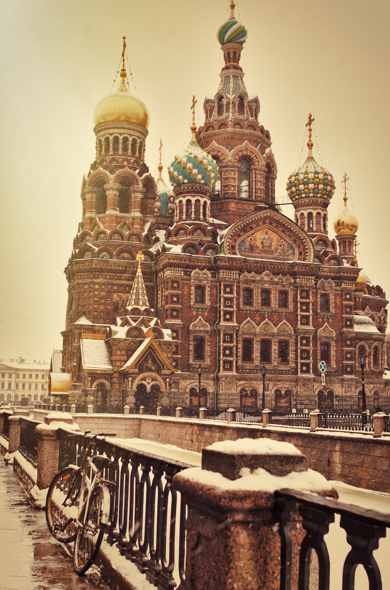 Nikon D7000 + Nikon AF-S Nikkor 28mm F1.8G sample photo. Snowy st.petersburg photography
