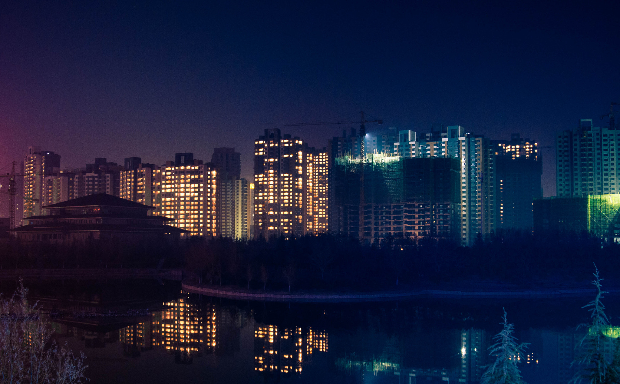 Nikon AF Nikkor 24-85mm F2.8-4D IF sample photo. 正在建设的楼房 photography
