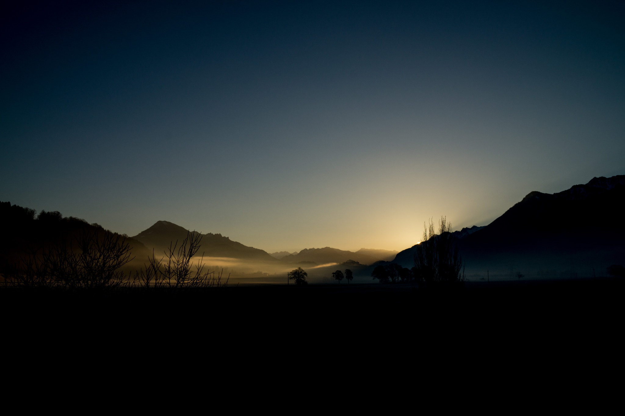 Sony E 18-200mm F3.5-6.3 OSS sample photo. Sunrise in december photography