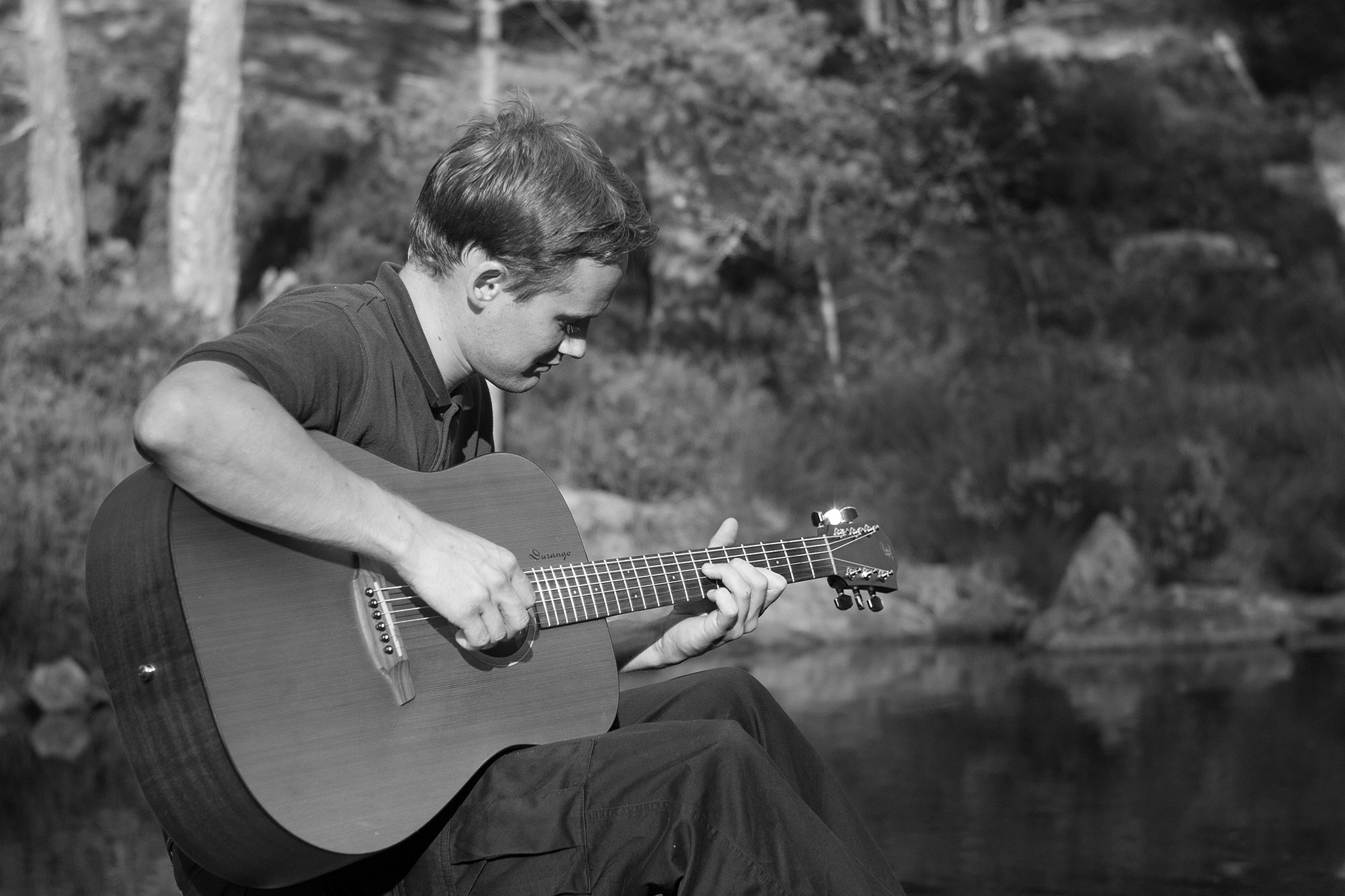 Canon EOS 30D + Canon EF 24-70mm F2.8L USM sample photo. Lonely guitarist photography