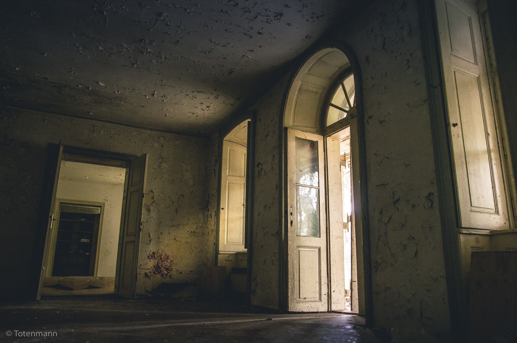 Sony Alpha DSLR-A580 sample photo. Little ghosts photography