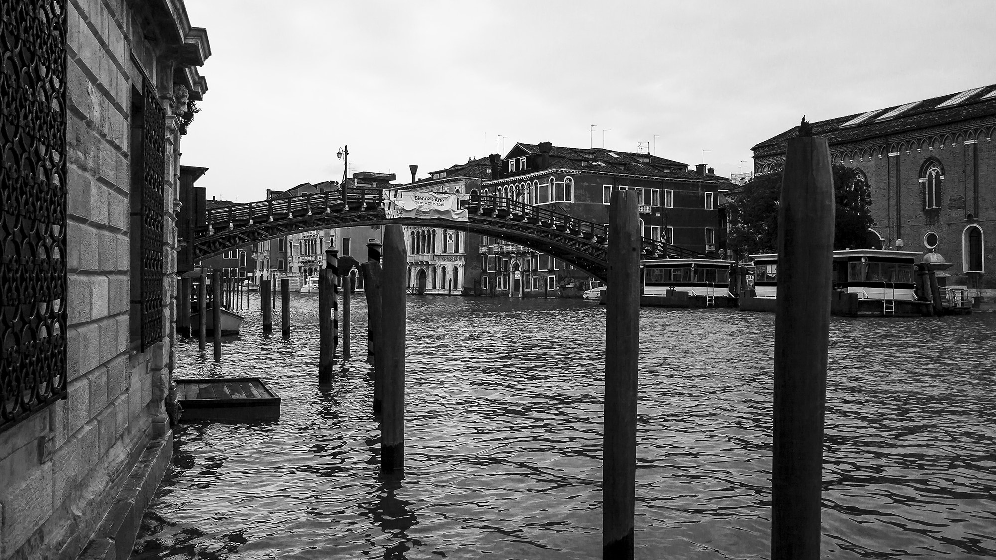 Sigma 10-20mm F3.5 EX DC HSM sample photo. Ponte dell accademia photography