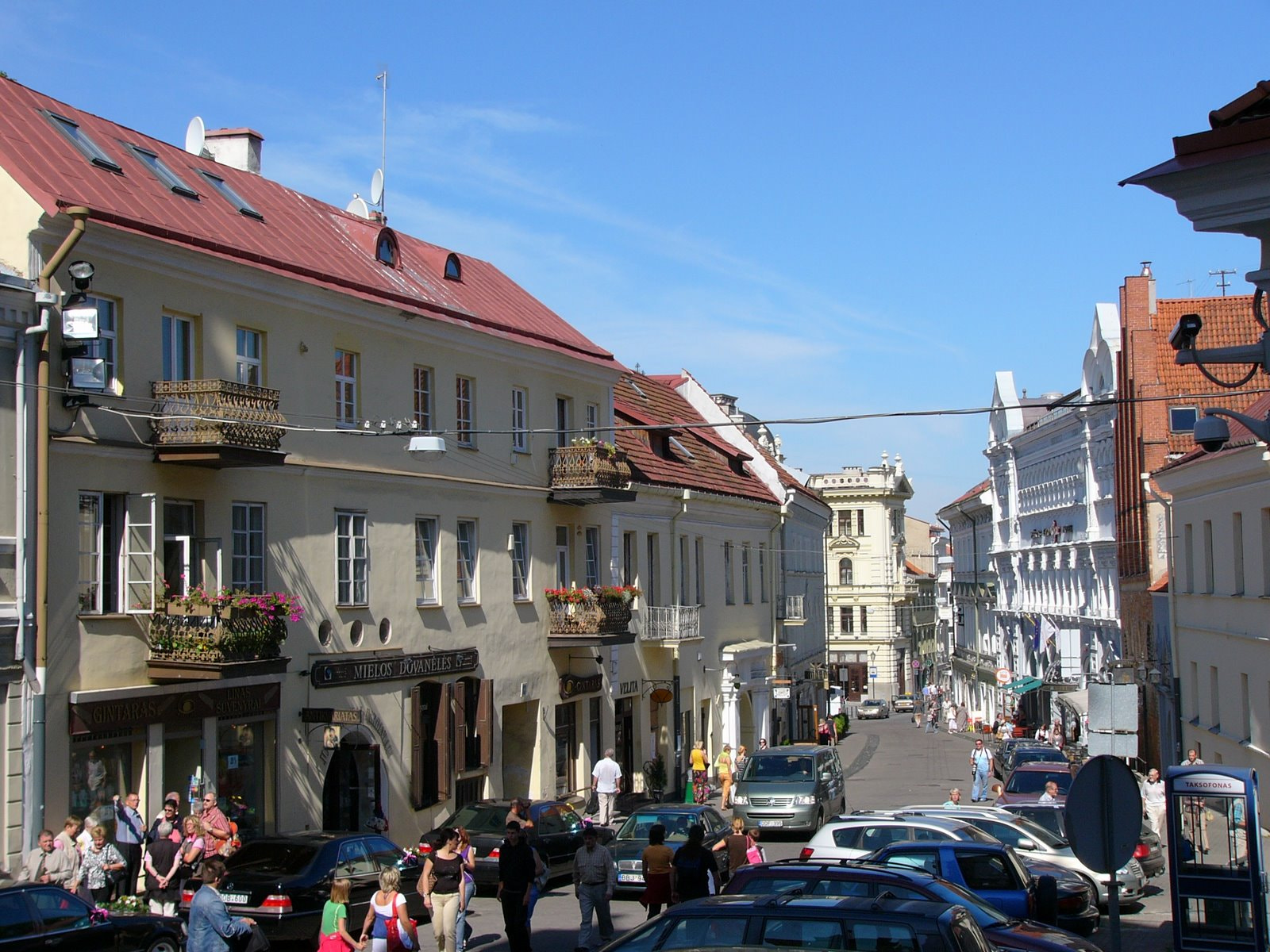 Panasonic DMC-FZ10 sample photo. World lithuania the old streets of vilnius photography