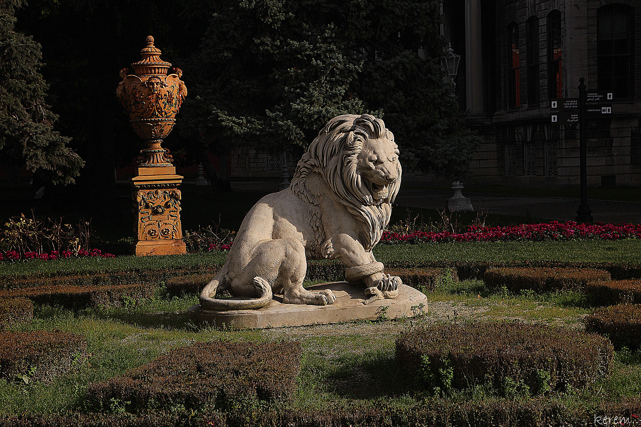 Canon EOS 600D (Rebel EOS T3i / EOS Kiss X5) + Sigma 17-70mm F2.8-4 DC Macro OS HSM sample photo. Dolmabahce palace photography