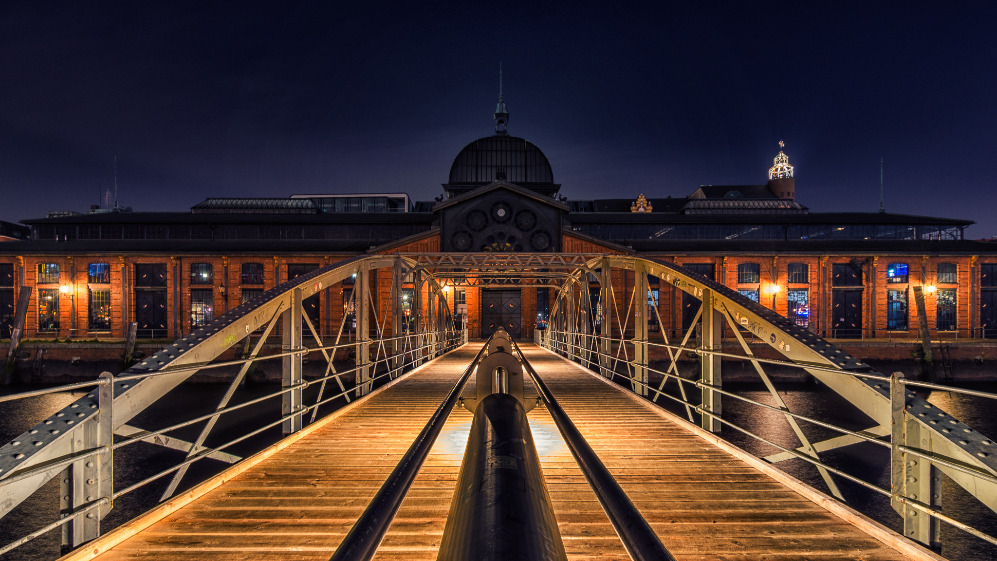 Sigma 10-20mm F3.5 EX DC HSM sample photo. Fischauktionshalle photography