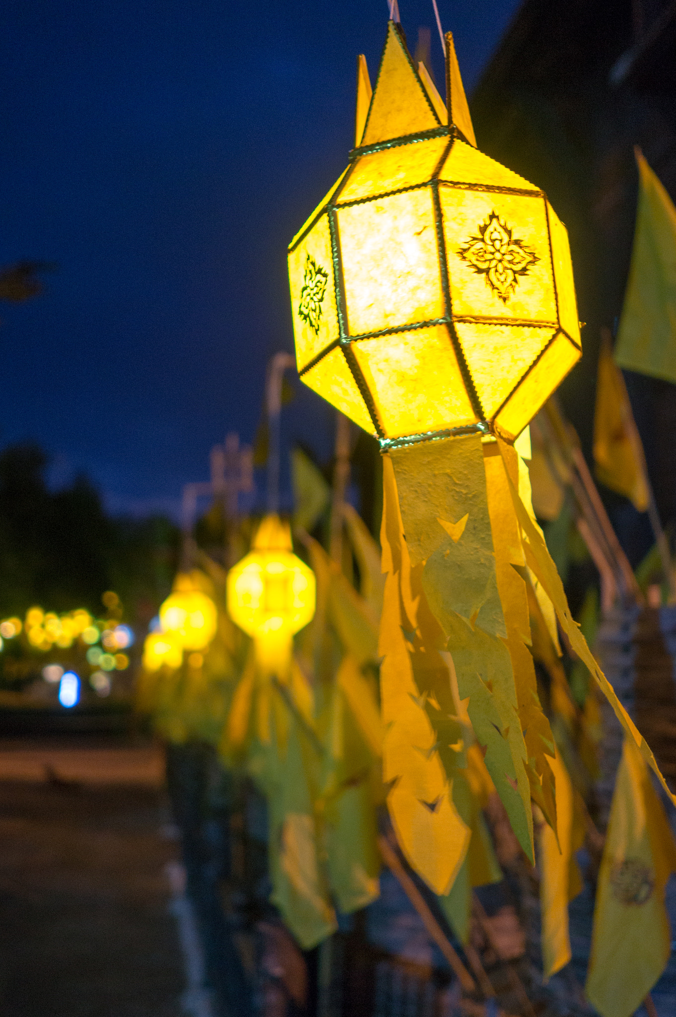 Sony Alpha NEX-6 + Minolta AF 28mm F2 sample photo. Temple lanterns photography