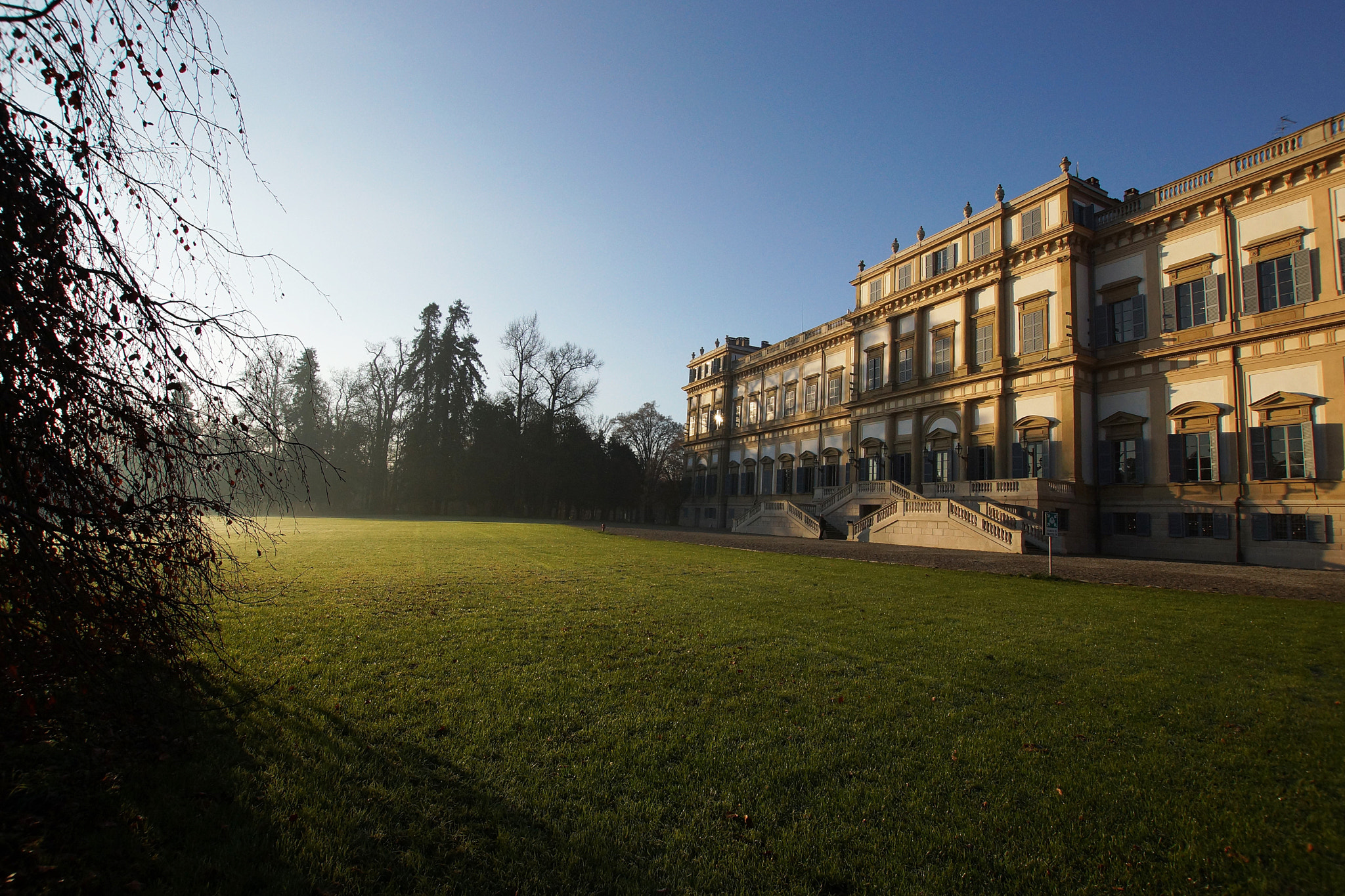 Sony SLT-A77 + 10-20mm F3.5 sample photo. Royal palace photography