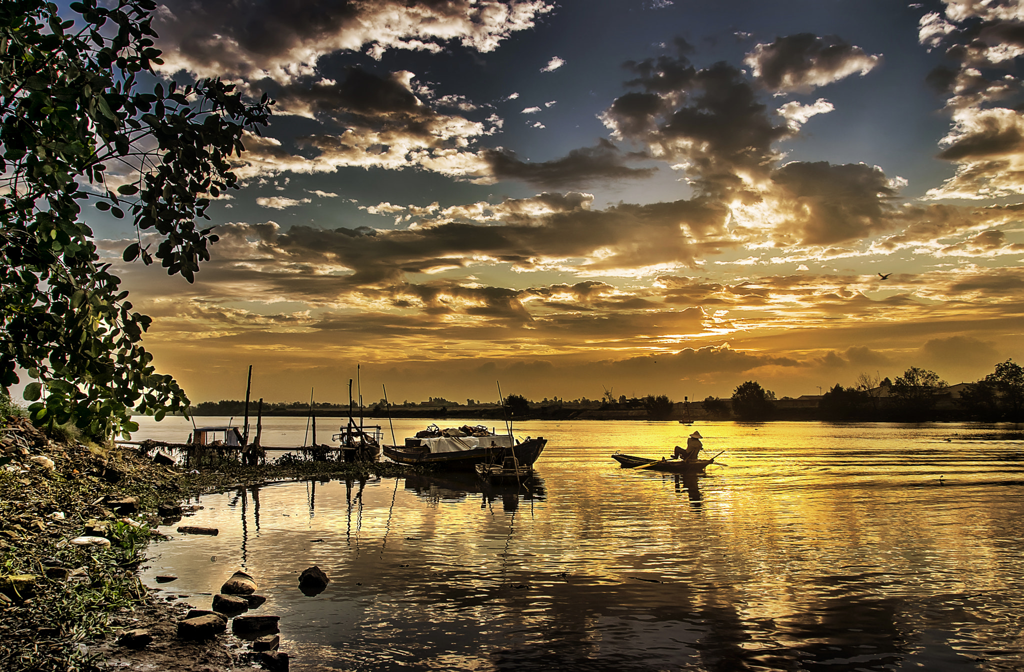 Sigma 18-250mm F3.5-6.3 DC OS HSM sample photo. Dawn on the river photography