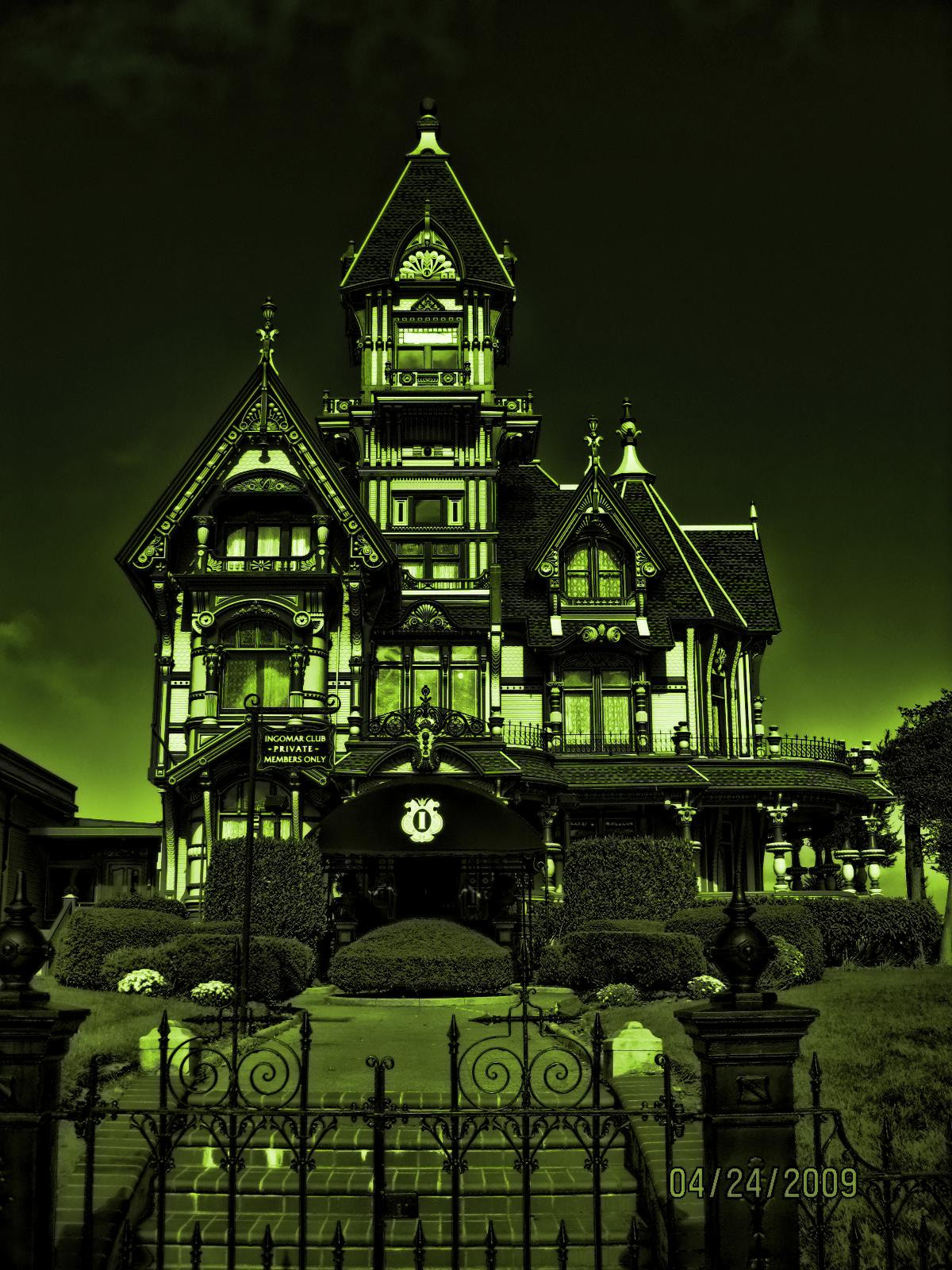Canon PowerShot SD890 IS (Digital IXUS 970 IS / IXY Digital 820 IS) sample photo. Ghostly house photography