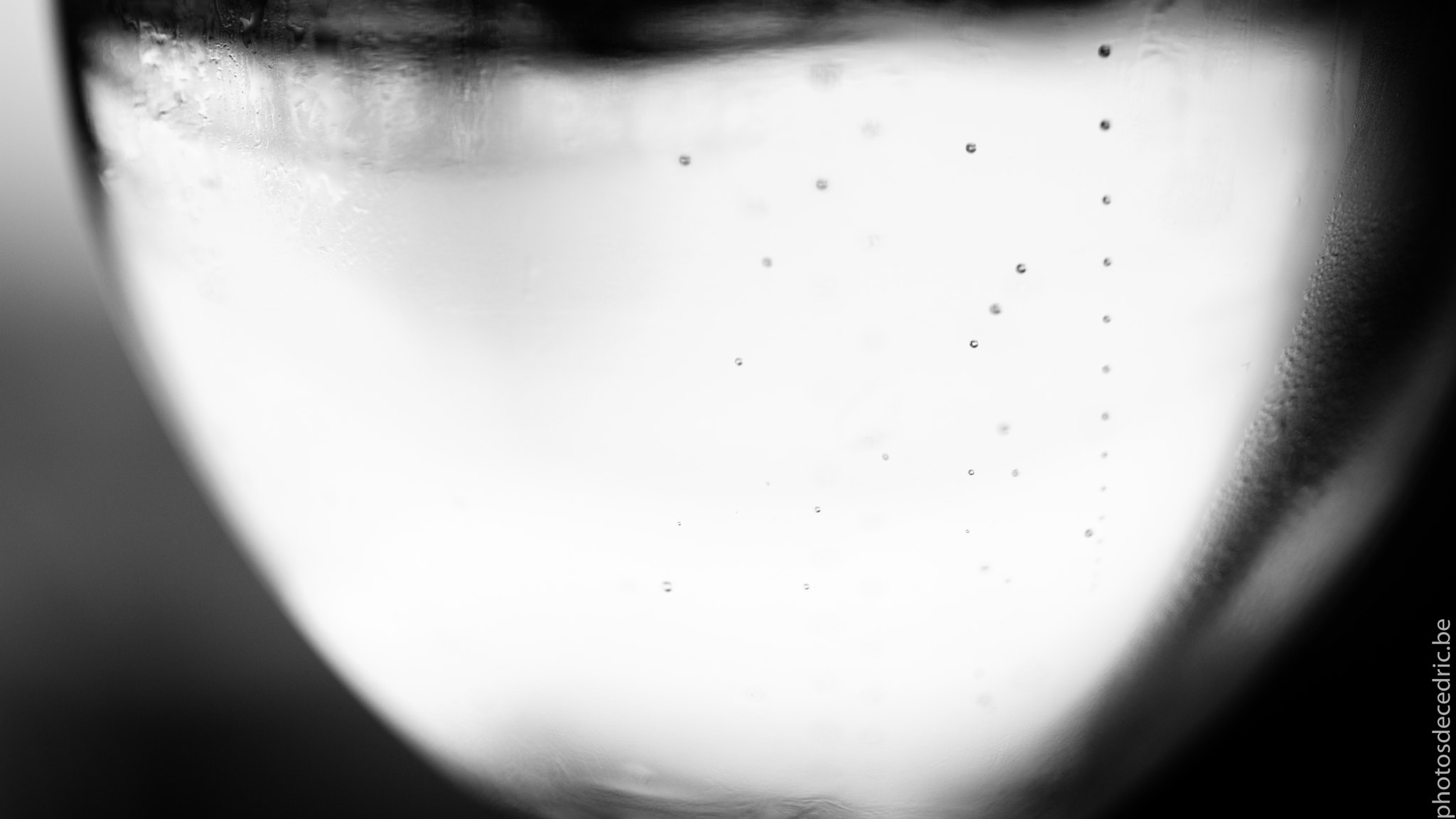 Canon EOS M3 + Canon EF 100mm F2.8L Macro IS USM sample photo. Bubble photography