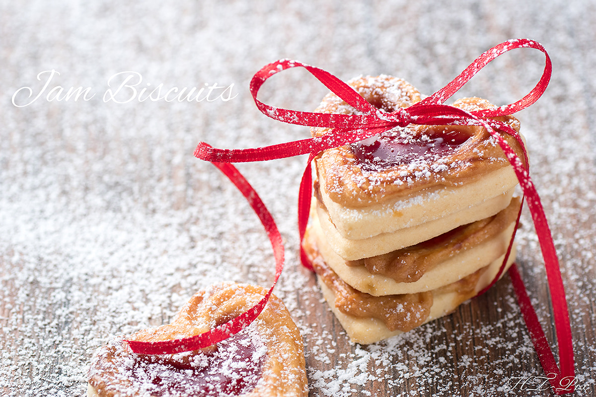 Sony ILCA-77M2 + Tamron SP AF 90mm F2.8 Di Macro sample photo. Heart biscuits photography