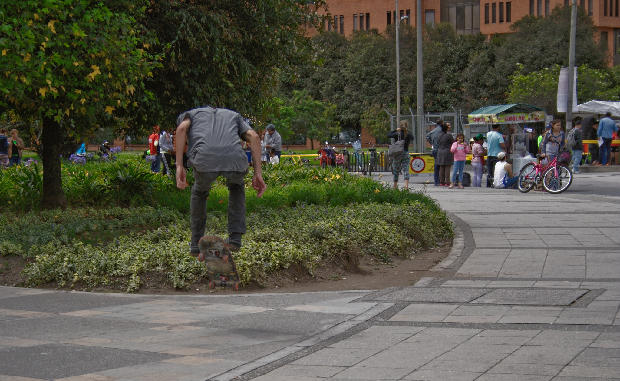 Canon EOS 350D (EOS Digital Rebel XT / EOS Kiss Digital N) sample photo. Skater jump photography