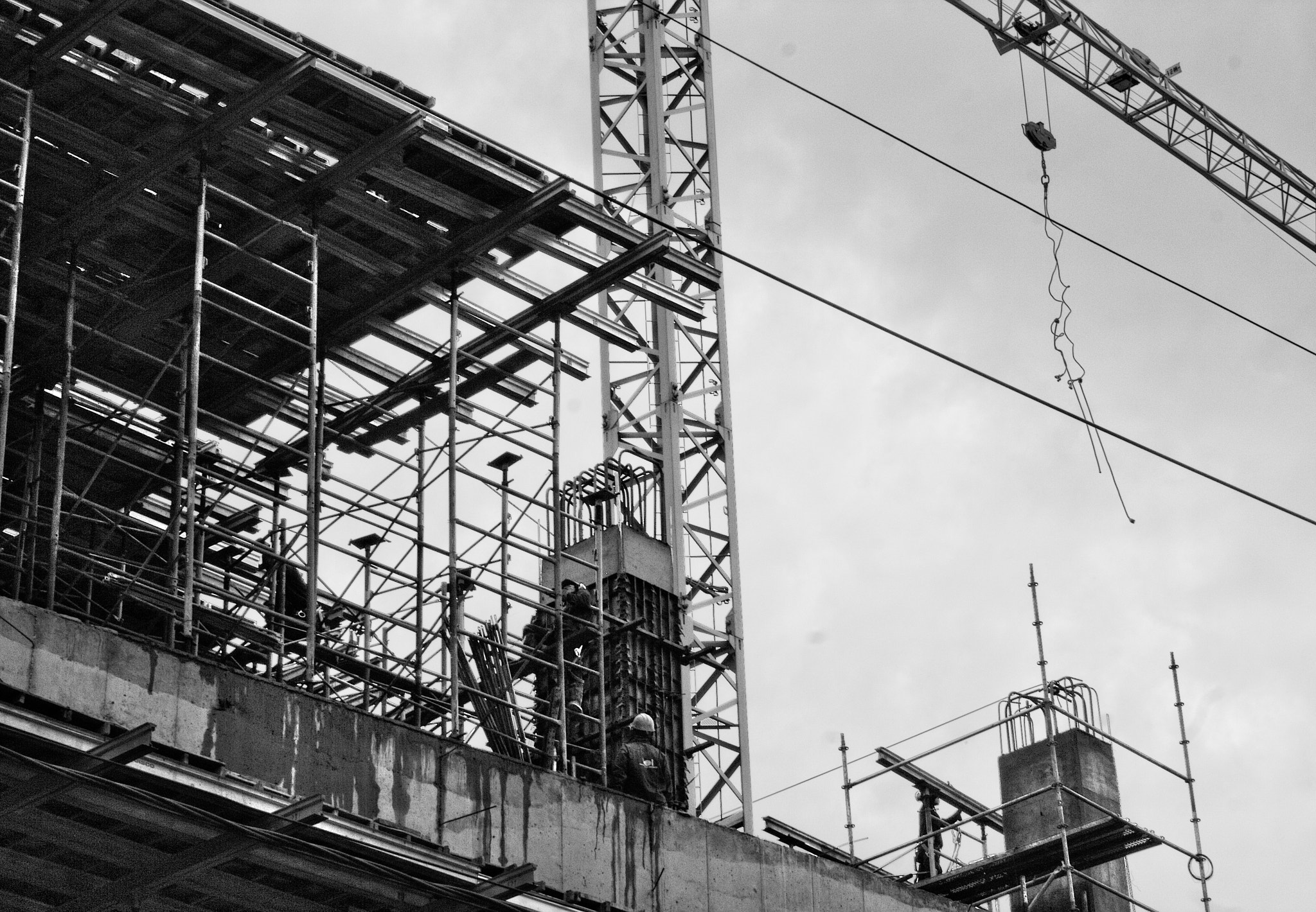 Canon EOS 350D (EOS Digital Rebel XT / EOS Kiss Digital N) sample photo. Workers on sunday photography