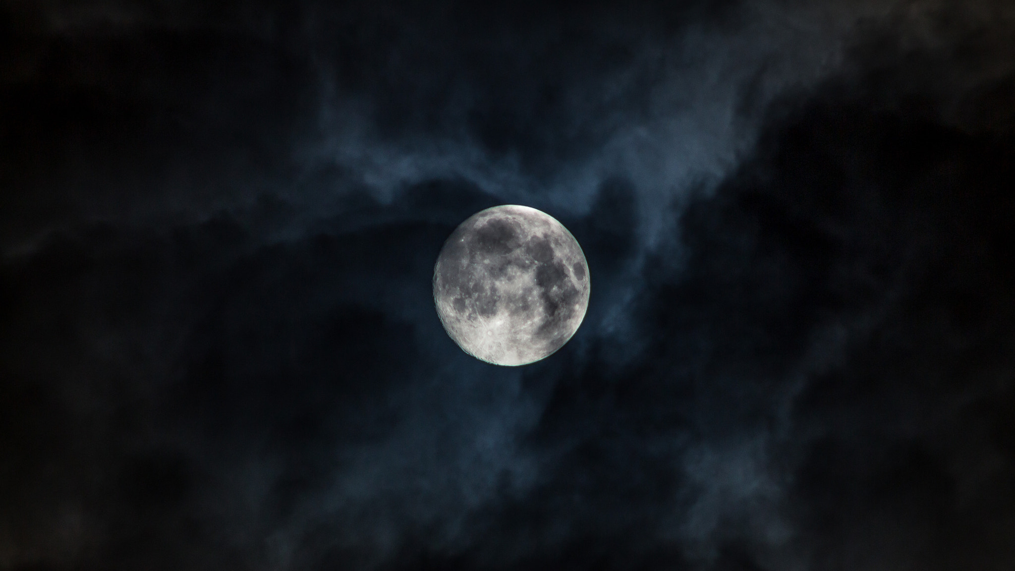Canon EF 35-80mm f/4-5.6 sample photo. Dark moon photography