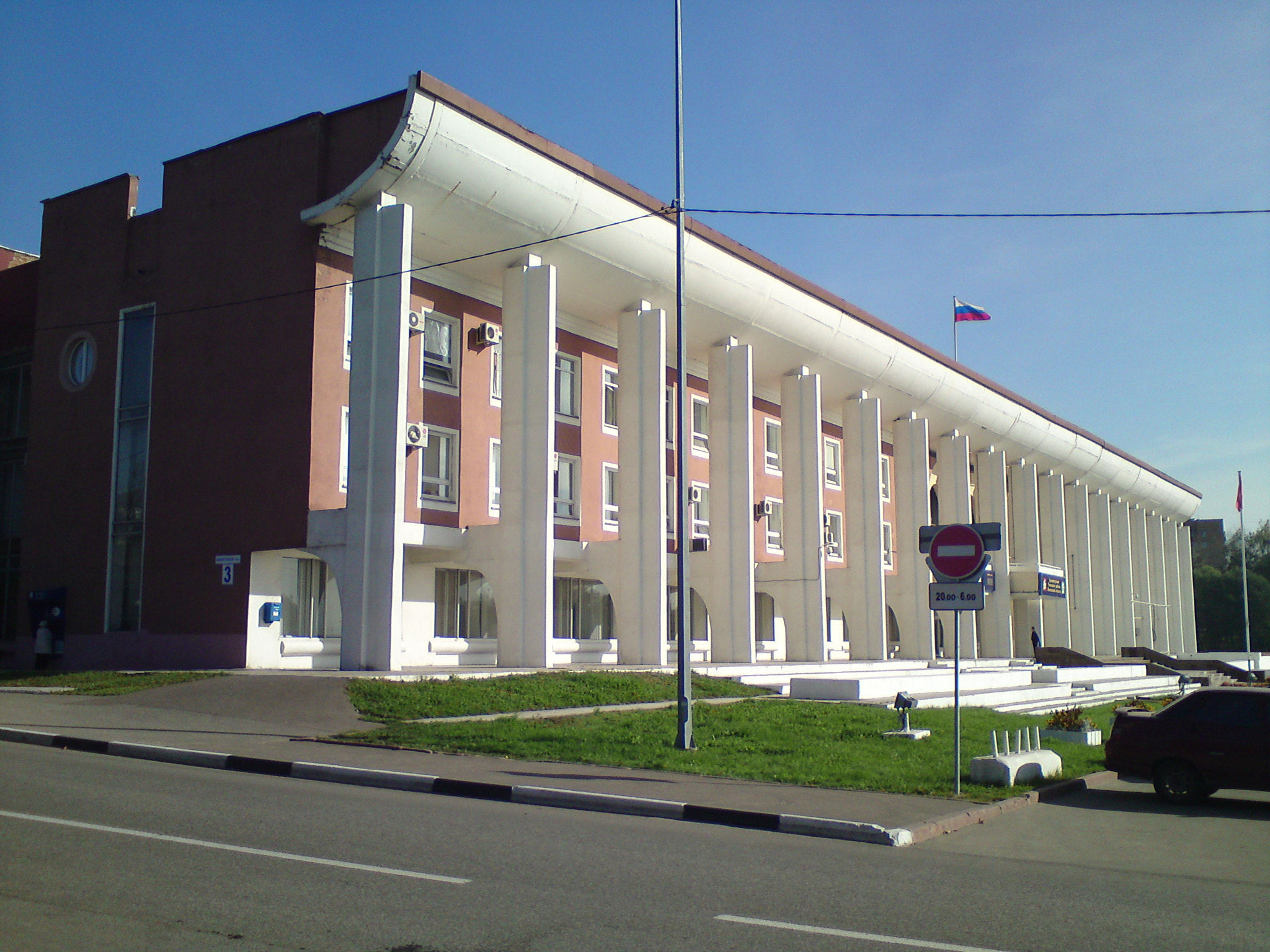 Sony Ericsson W995 sample photo. The building of city administration photography