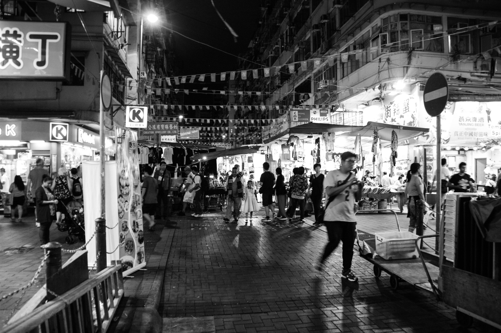Pentax K20D sample photo. Bonded street photography