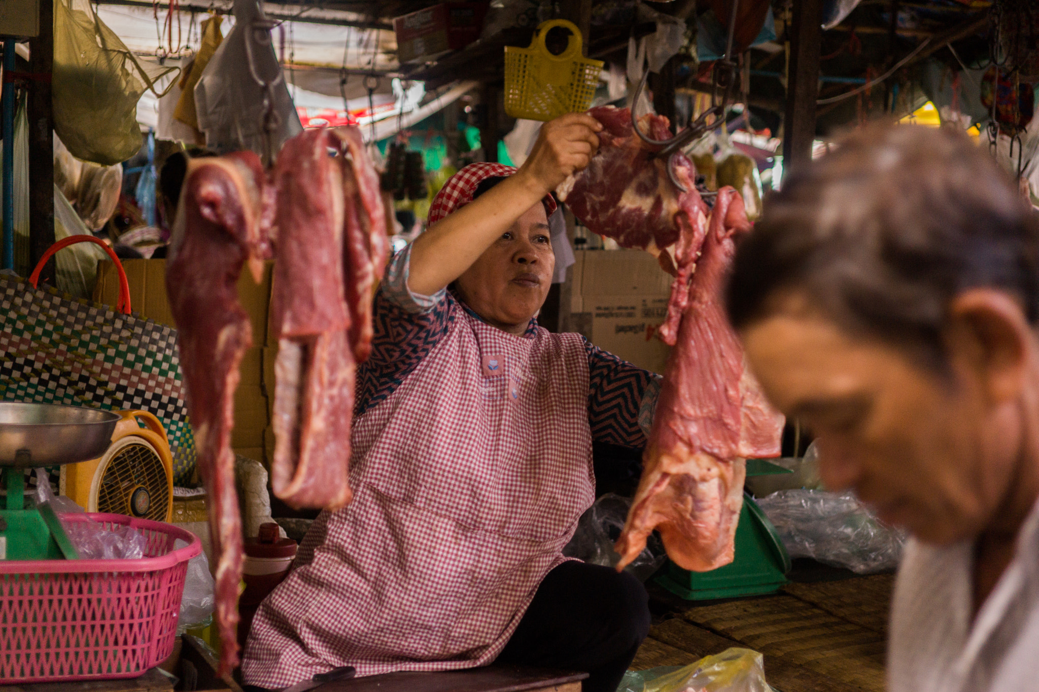 Sony Alpha NEX-7 + E 32mm F1.8 sample photo. Meat seller photography