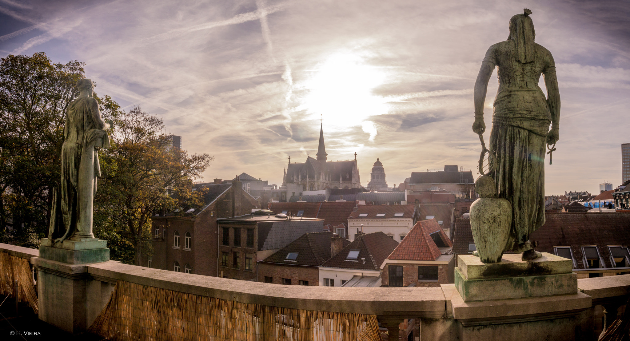 Panasonic Lumix DMC-GH2 sample photo. Landscape brussels statues photography