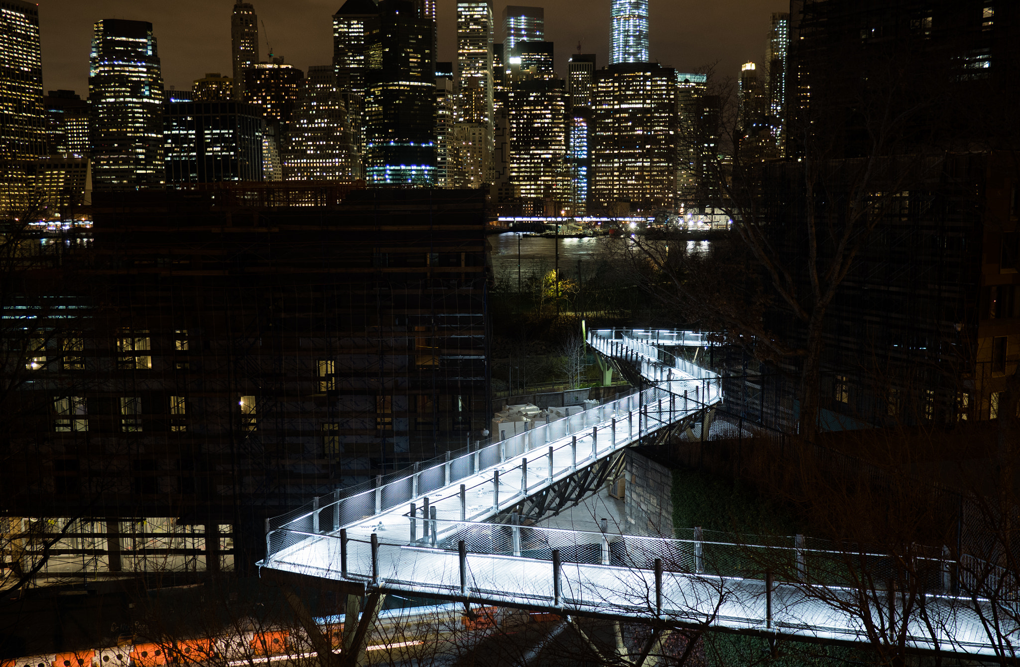 Olympus OM-D E-M5 II + LUMIX G 20/F1.7 II sample photo. Brooklyn walkway photography