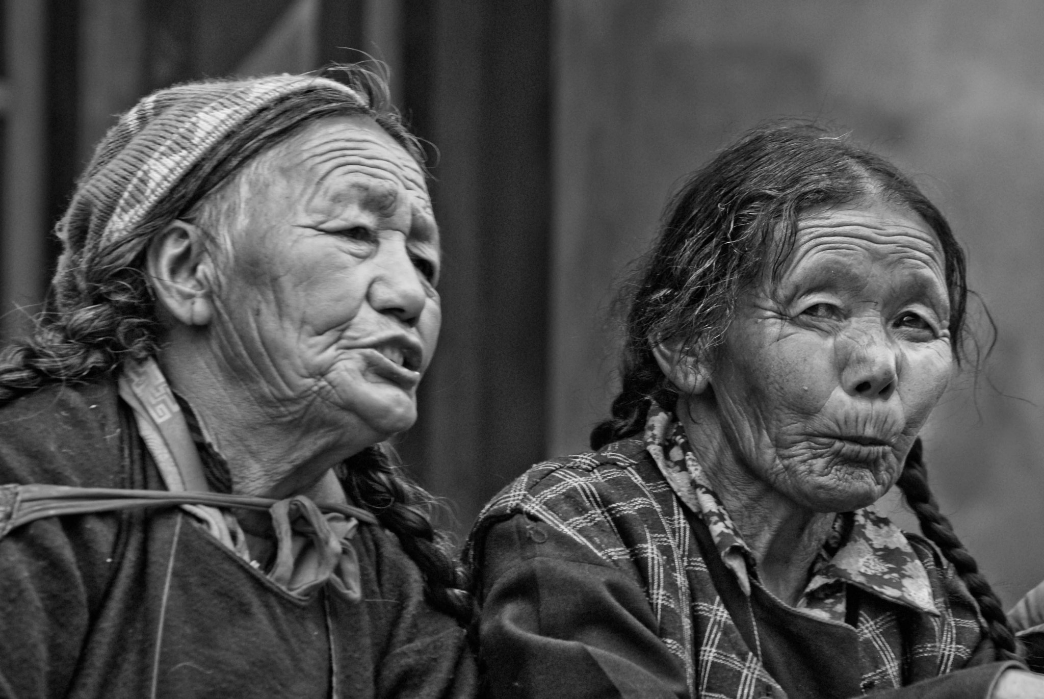 Nikon D200 + Sigma 70-300mm F4-5.6 DG Macro sample photo. Old women in ladak photography