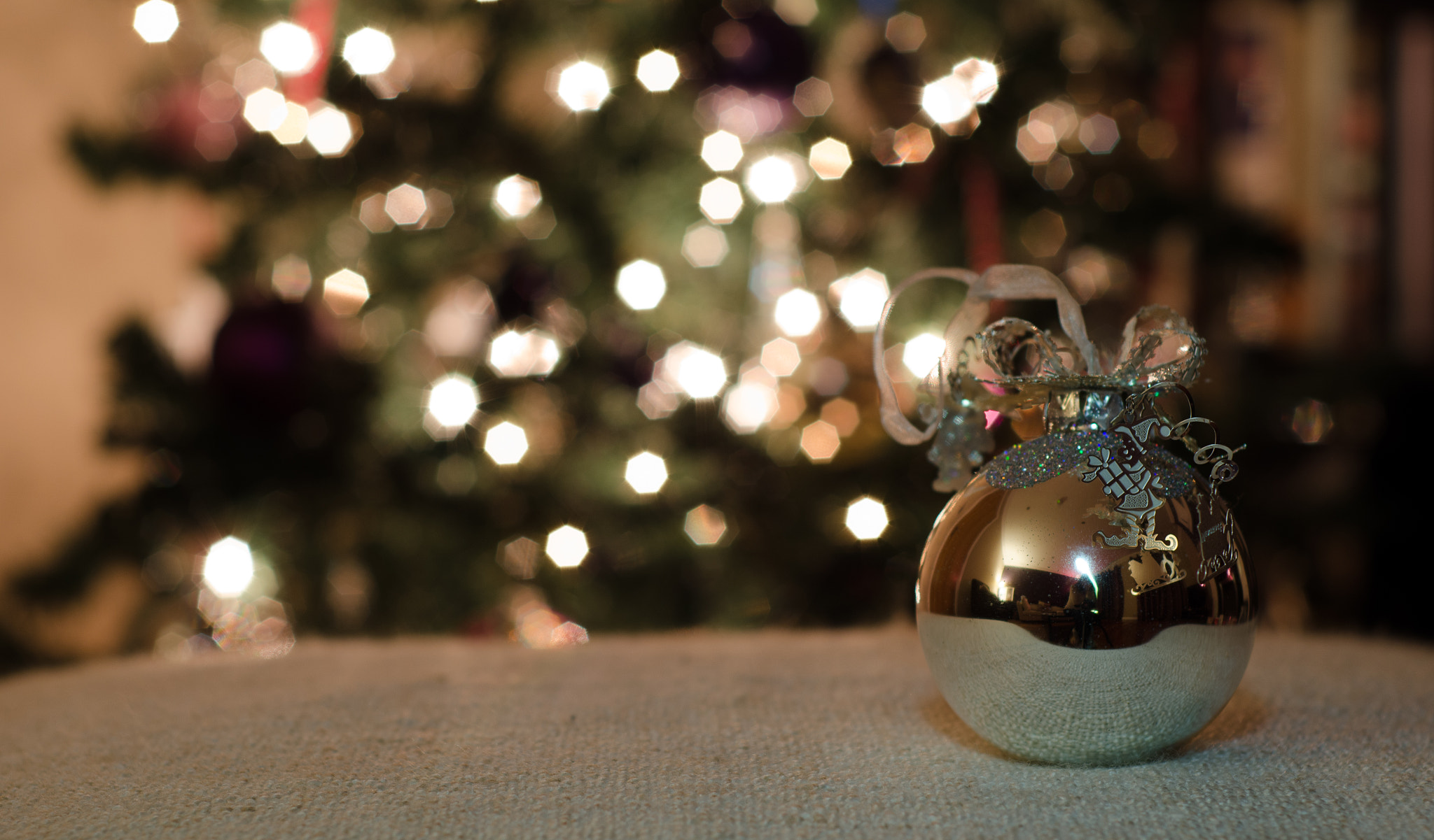 Nikon D5100 + Nikon AF Nikkor 50mm F1.8D sample photo. Silver christmas baubles photography