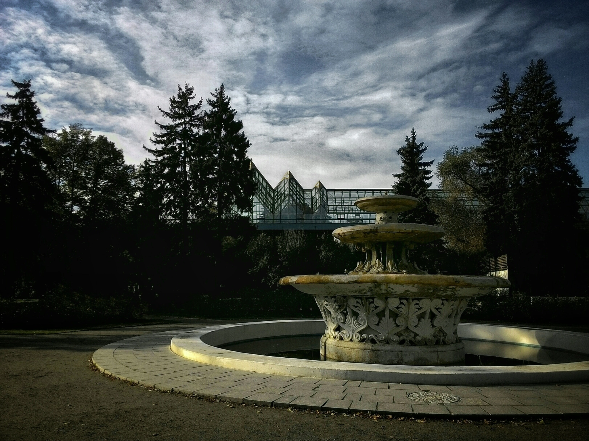 ASUS ZenFone 2 (ZE500CL) sample photo. Fountain in a park photography