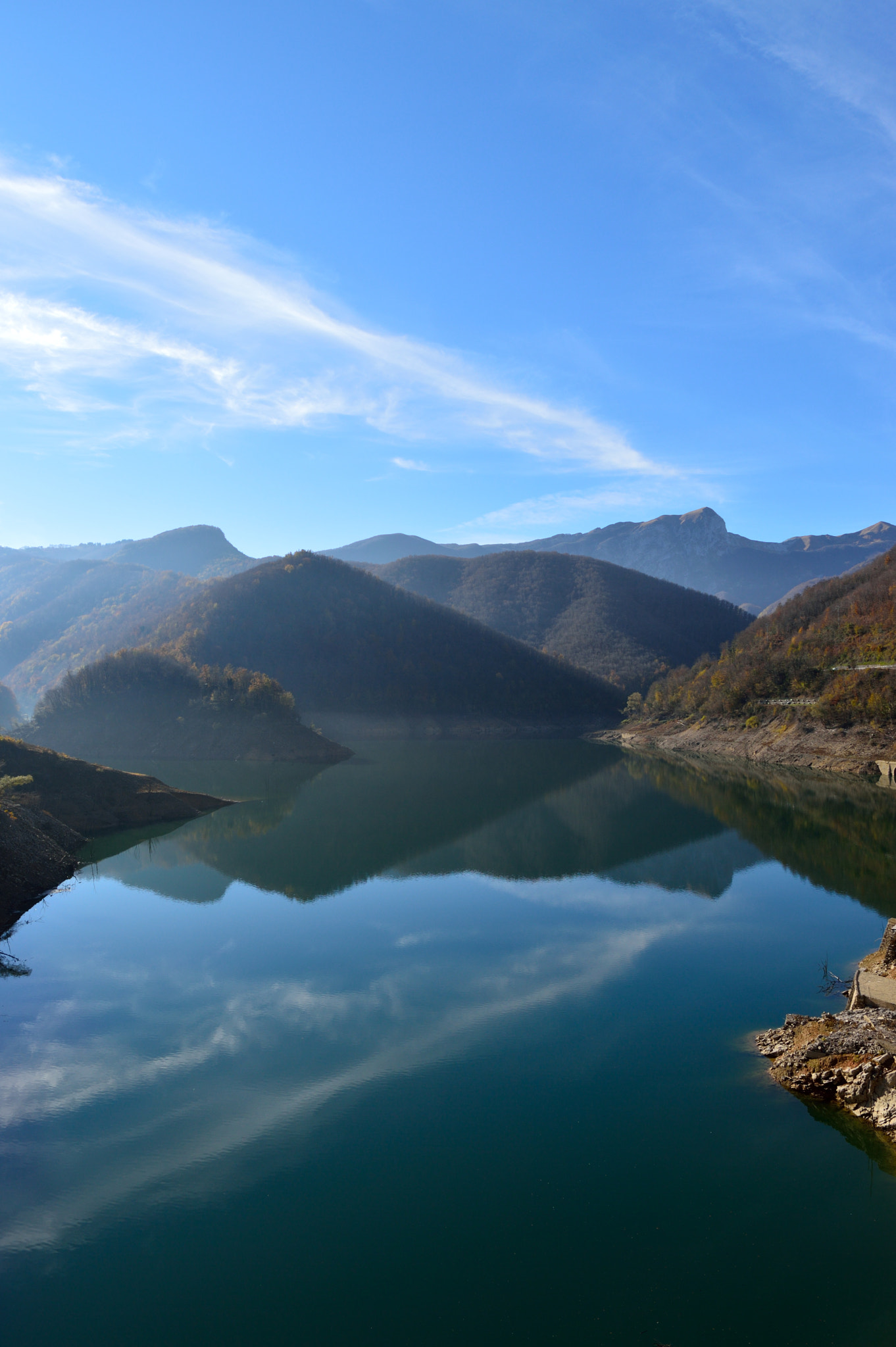 Tamron SP 15-30mm F2.8 Di VC USD sample photo. Lago di vagli photography