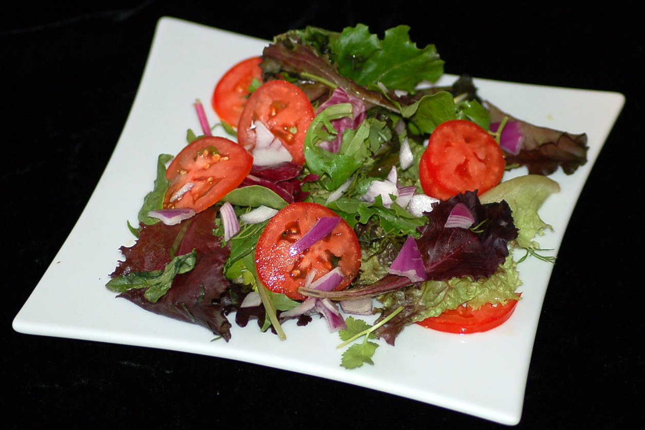 Nikon AF Nikkor 70-300mm F4-5.6G sample photo. Garden salad photography