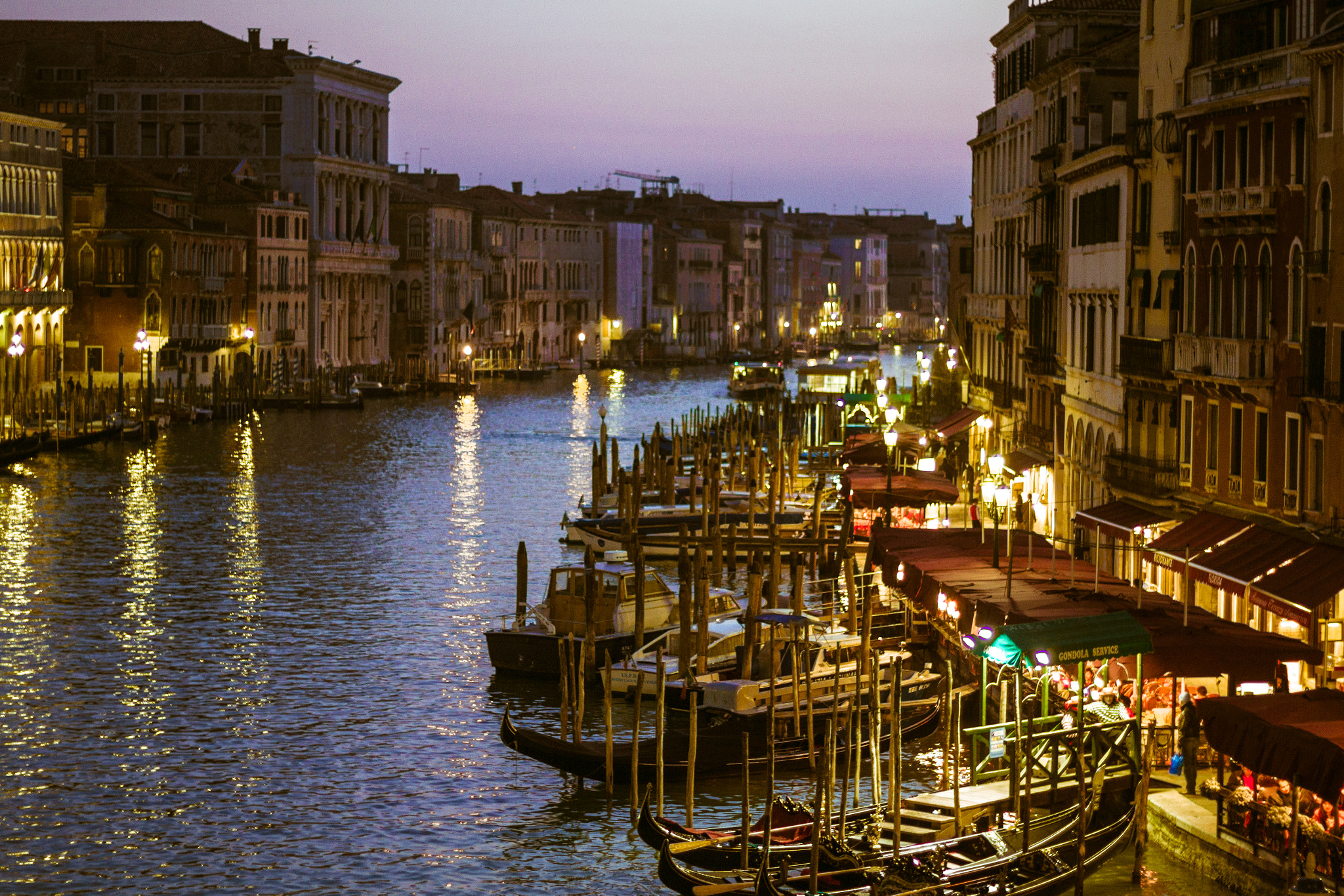 Canon EOS 60D + Canon EF 50mm f/1.8 sample photo. Veneza photography
