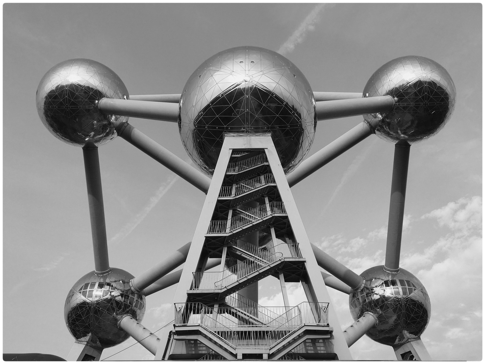 Jag.gr 645 PRO Mk III for iOS sample photo. Atomium in brussels photography