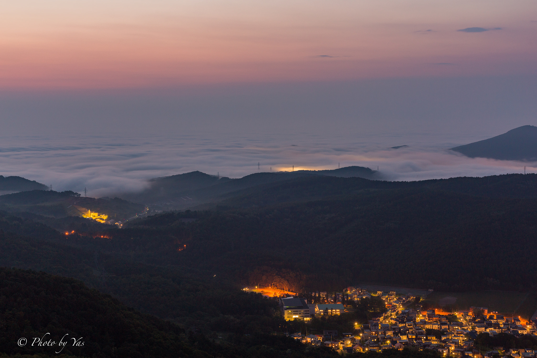 ZEISS Planar T* 50mm F1.4 sample photo. A sea of clouds and night view photography