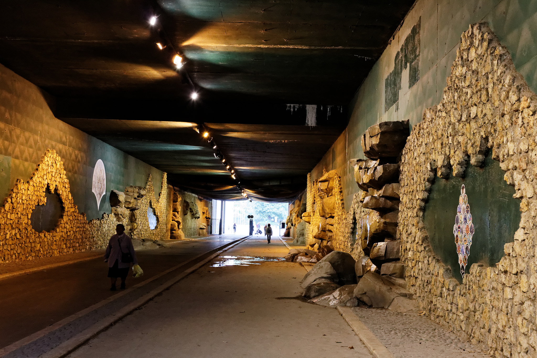 Canon EOS 7D + Canon EF 28mm F2.8 sample photo. Secret paris photography