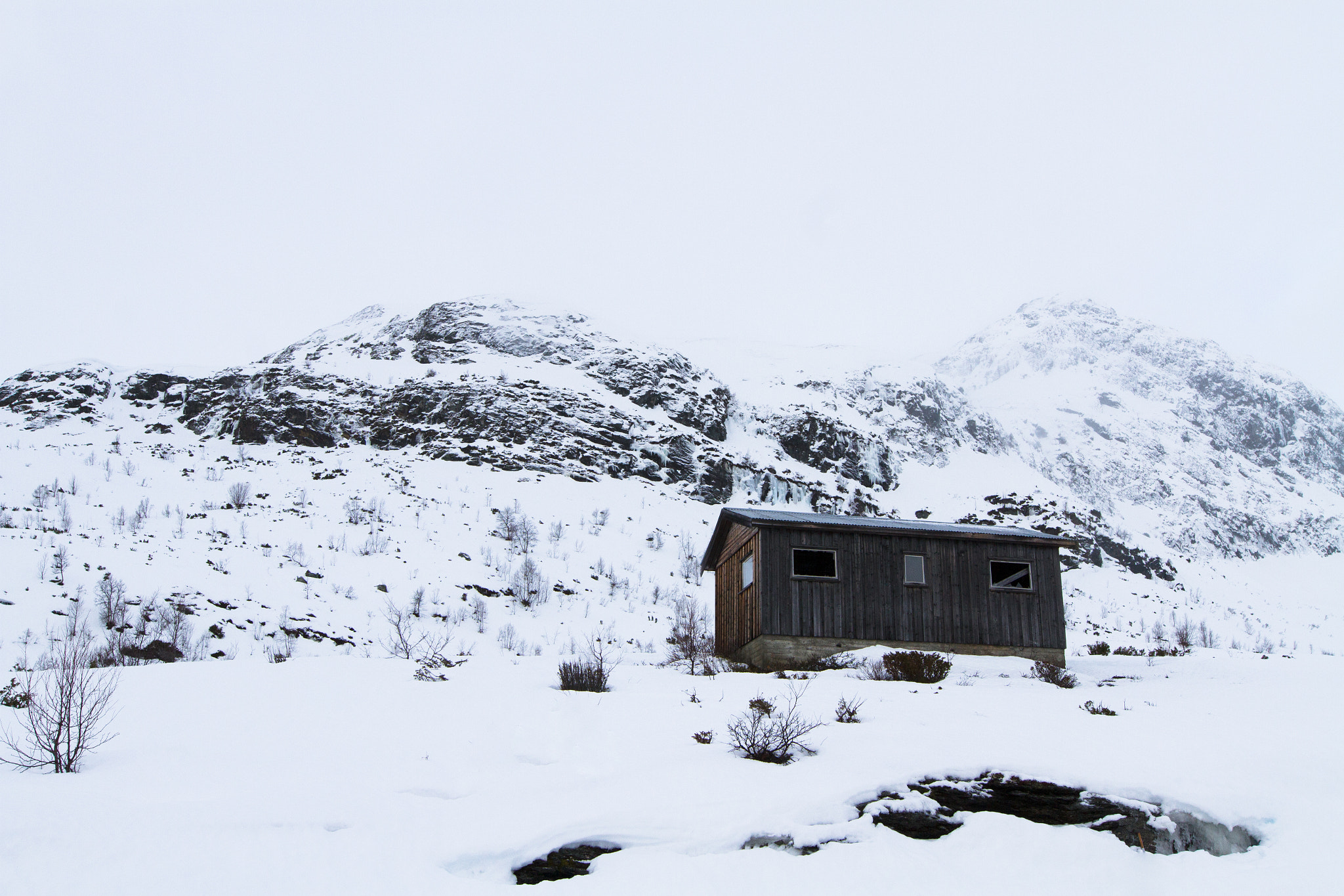 Canon EOS 7D + Sigma 20mm F1.4 DG HSM Art sample photo. Winter cabin photography
