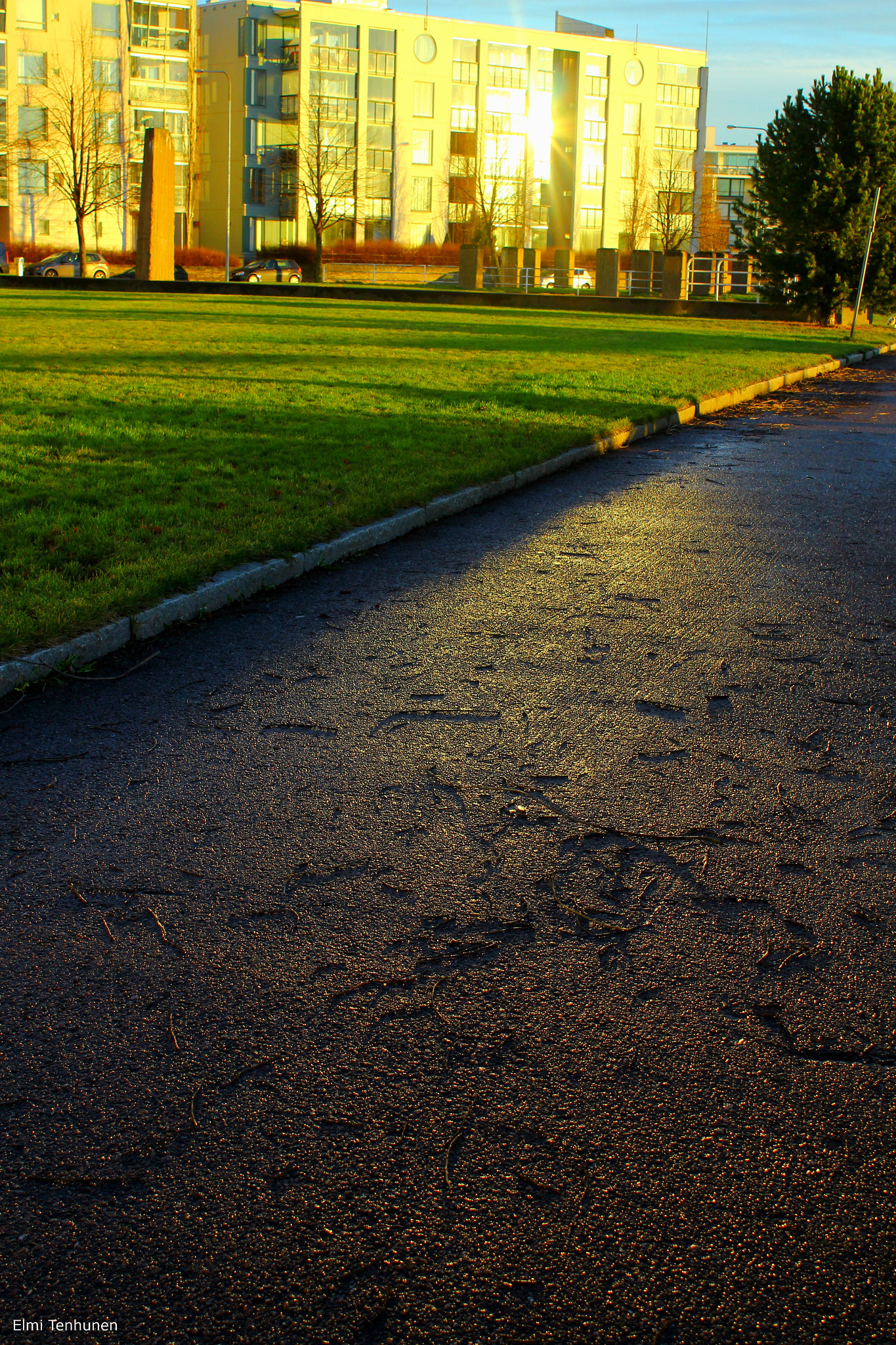 Canon EF-S 18-55mm F3.5-5.6 IS sample photo. Light on the pavement photography
