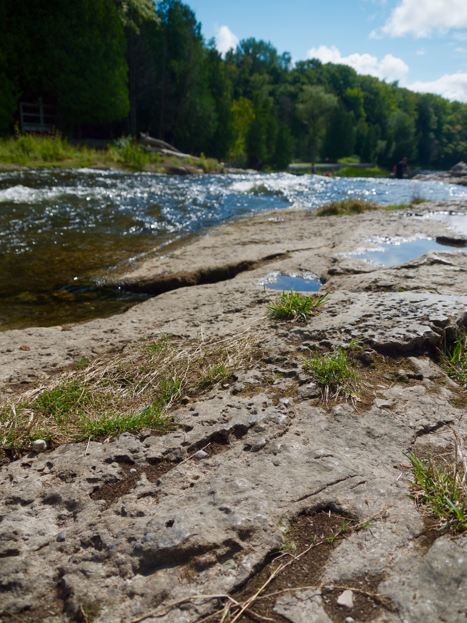 Panasonic Lumix DMC-G2 sample photo. Rocks of sauble falls photography