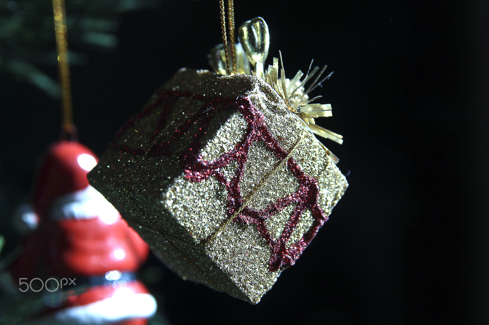 Sigma 17-70mm F2.8-4 DC Macro OS HSM sample photo. Tiny gift on the christmas tree photography