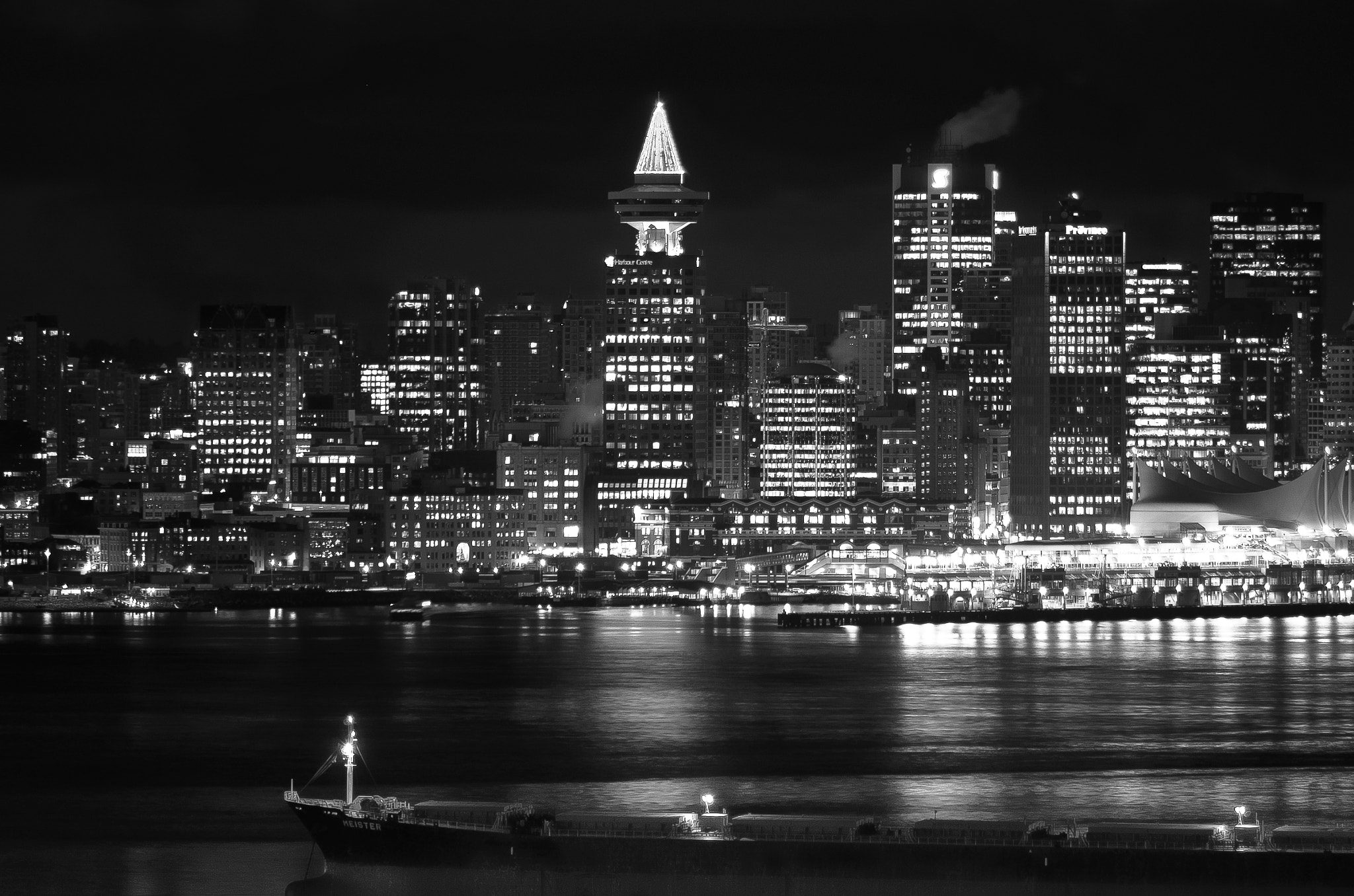 Pentax smc DA 50-200mm F4-5.6 ED WR sample photo. __christmas tree in vancouver skyline__ photography
